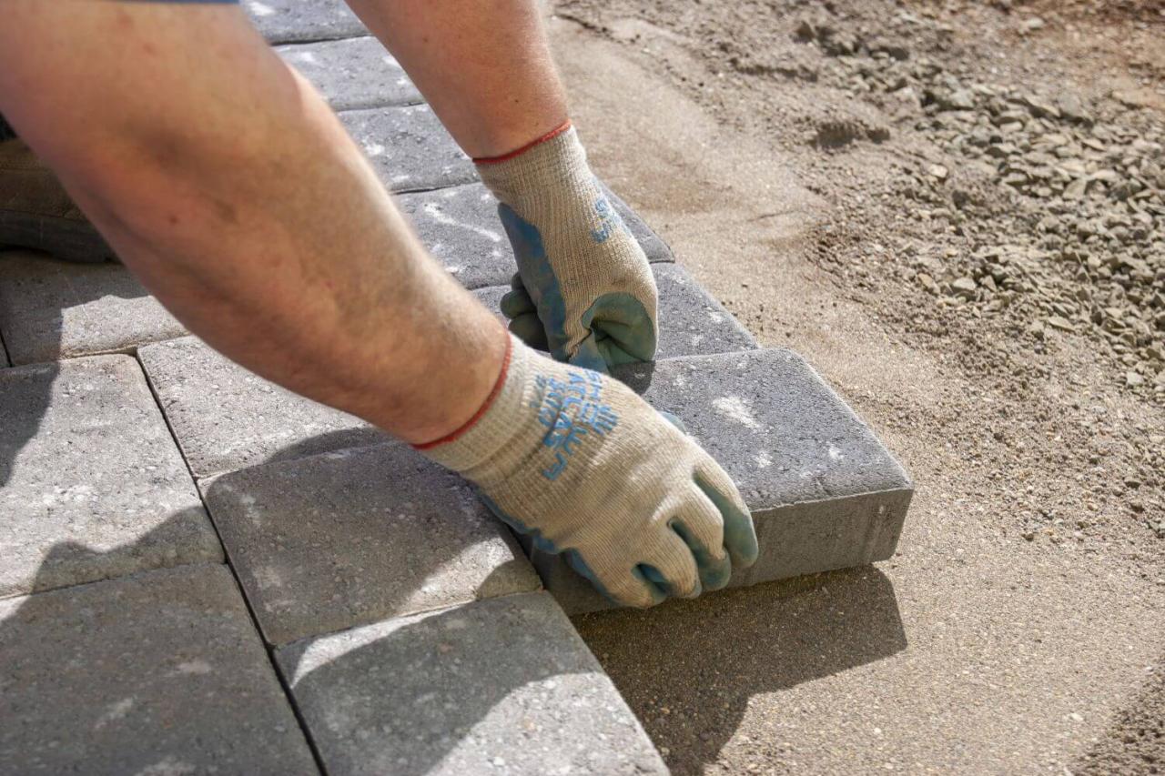 Price to lay pavers