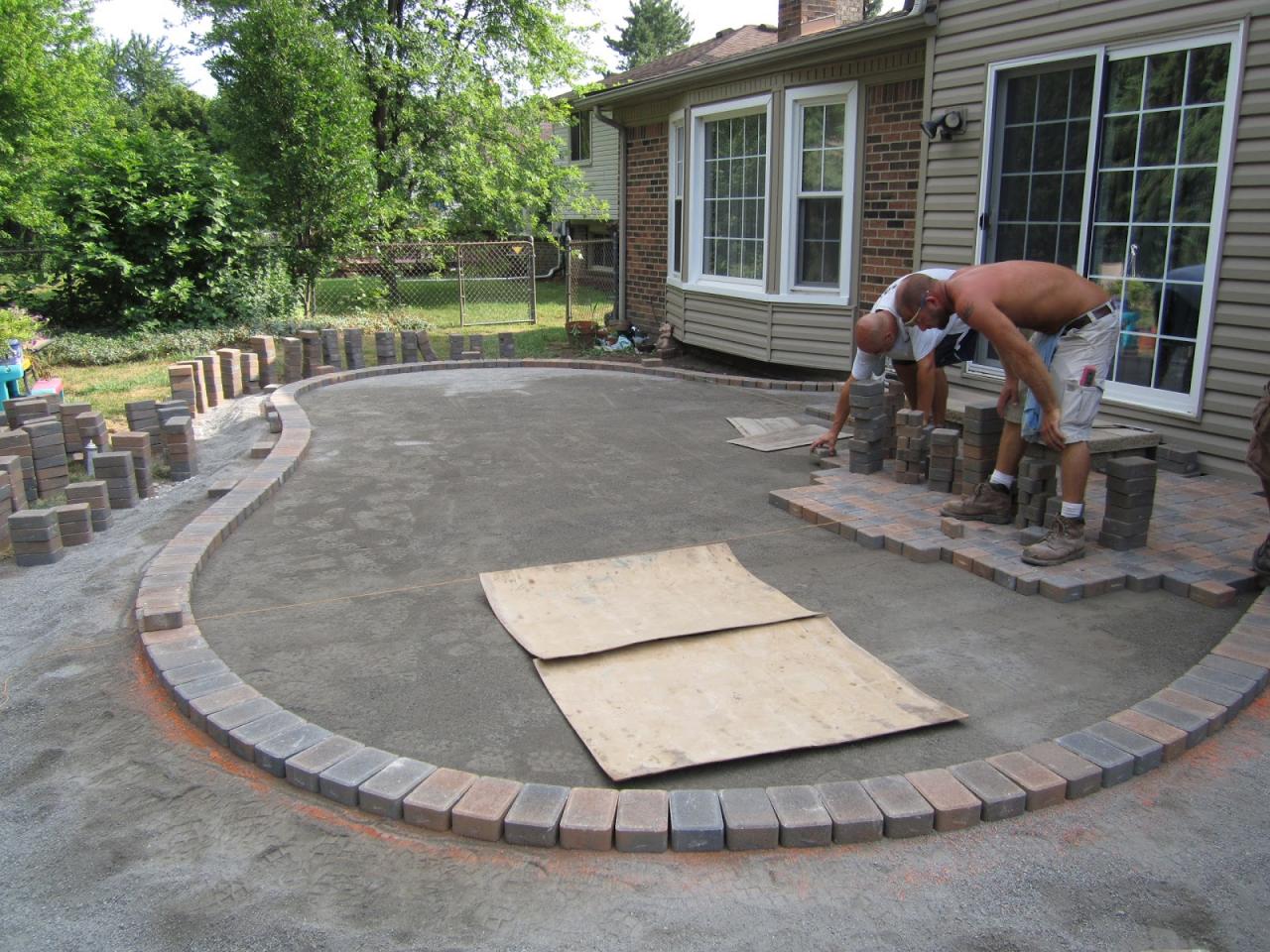 Average cost to install patio pavers